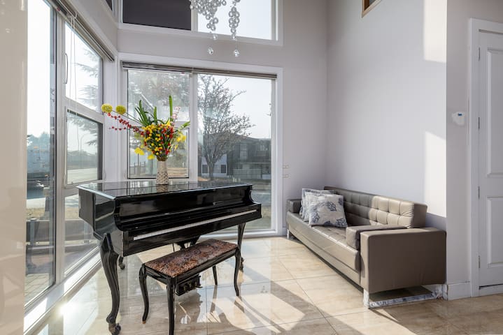 Spacious 5BR House/Up to 10guests