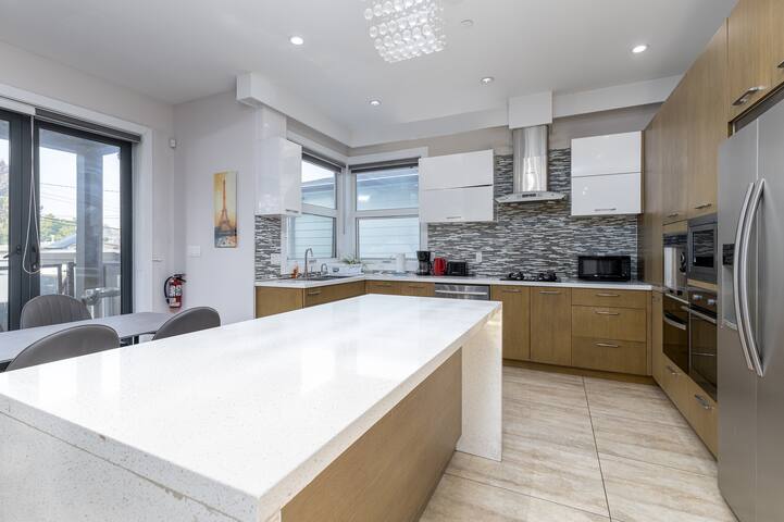 Spacious 5BR House/Up to 10guests gallery image 5