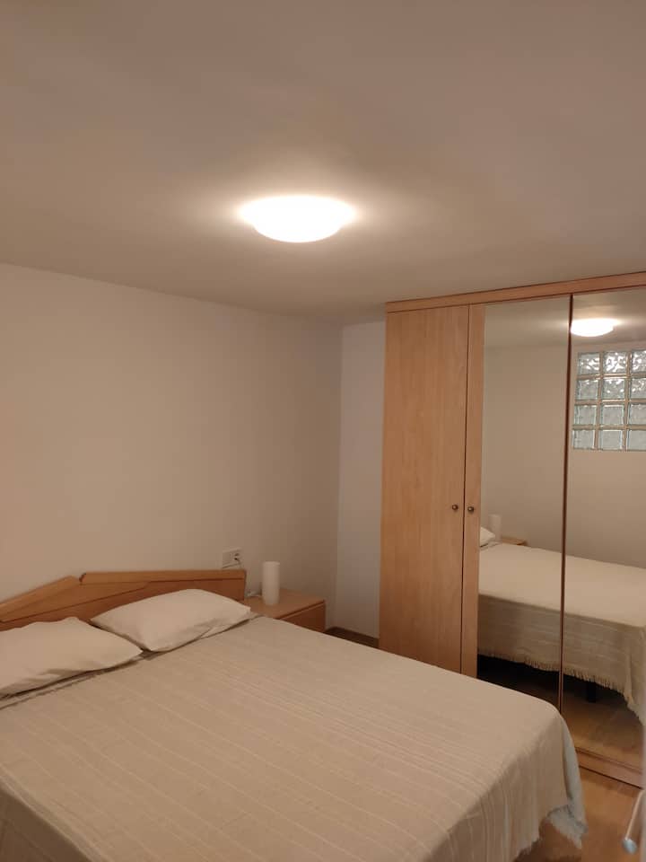 ოთახს არ აქვს გარე ფანჯარა