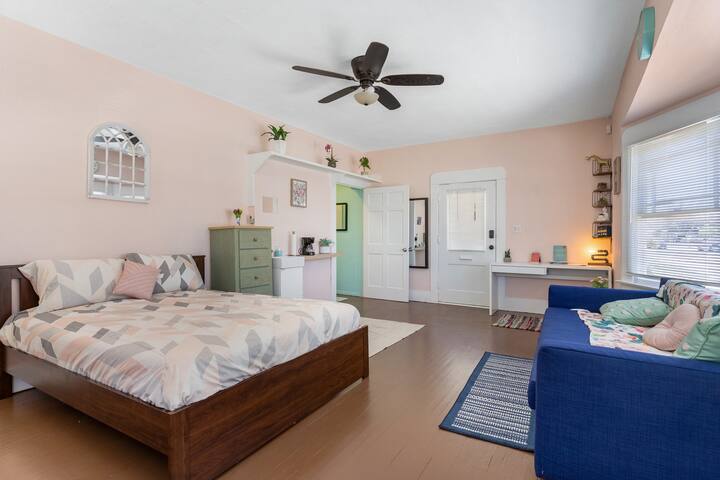 Best location Craftsman Home!3 parkings,walkable! gallery image 3