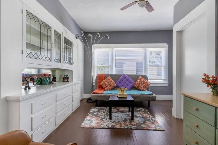 Best location Craftsman Home!3 parkings,walkable! gallery image 4