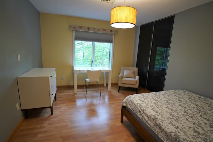 غرفة نوم صفراء