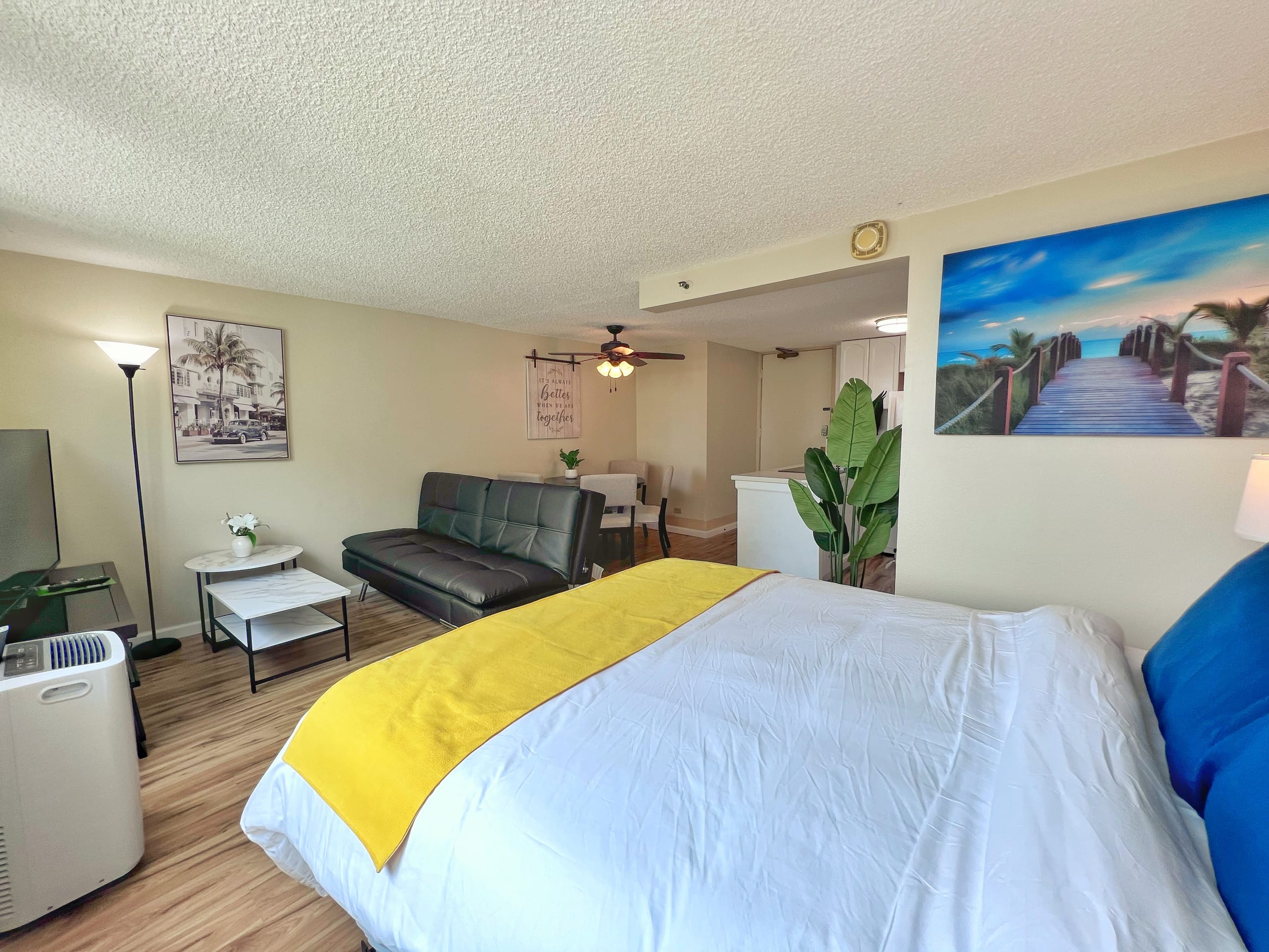 Condo in Honolulu · ★4.78 · 1 bedroom · 3 beds · 1 shared bath - Image 3