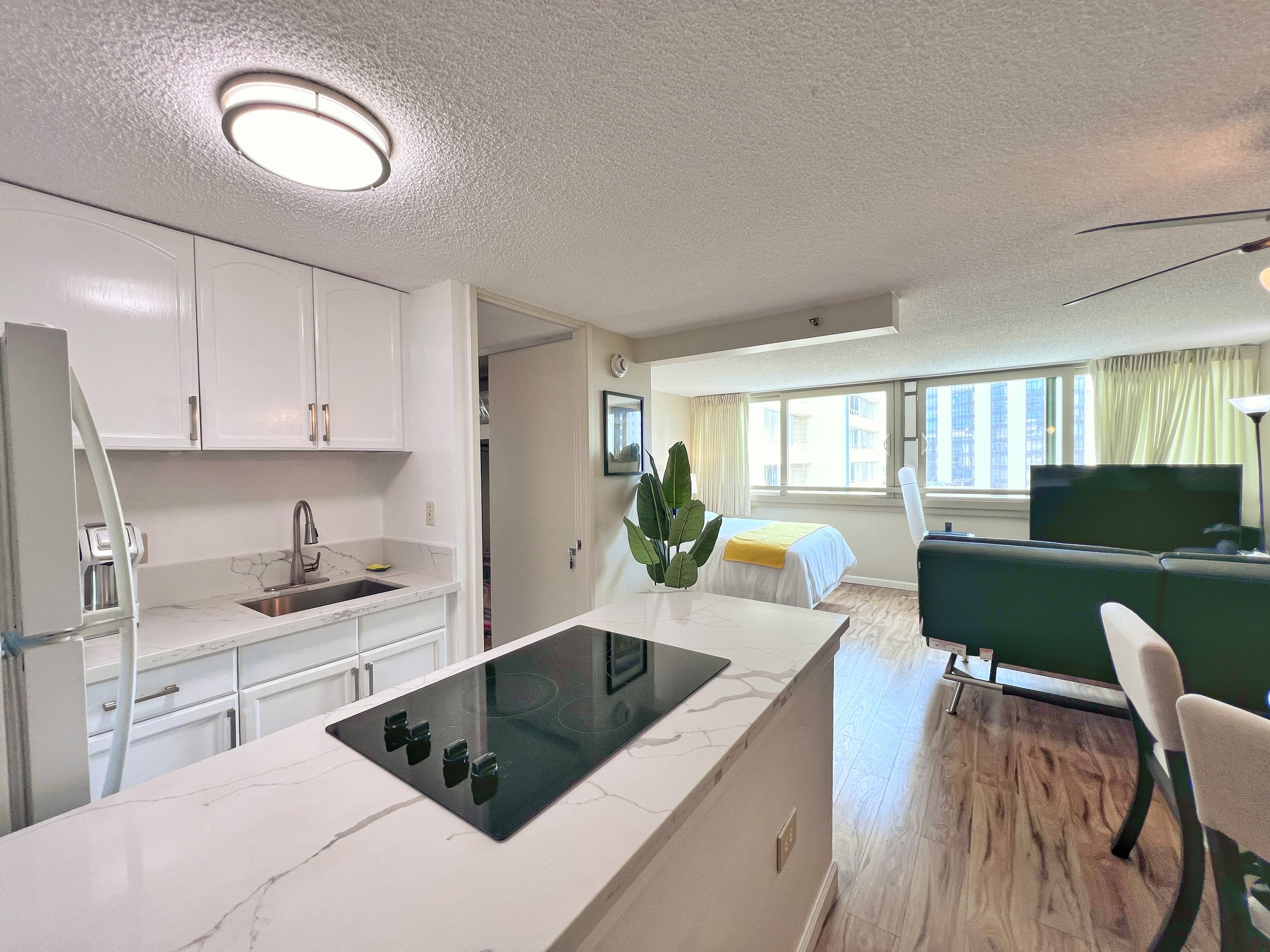 Condo in Honolulu · ★4.78 · 1 bedroom · 3 beds · 1 shared bath - Image 5