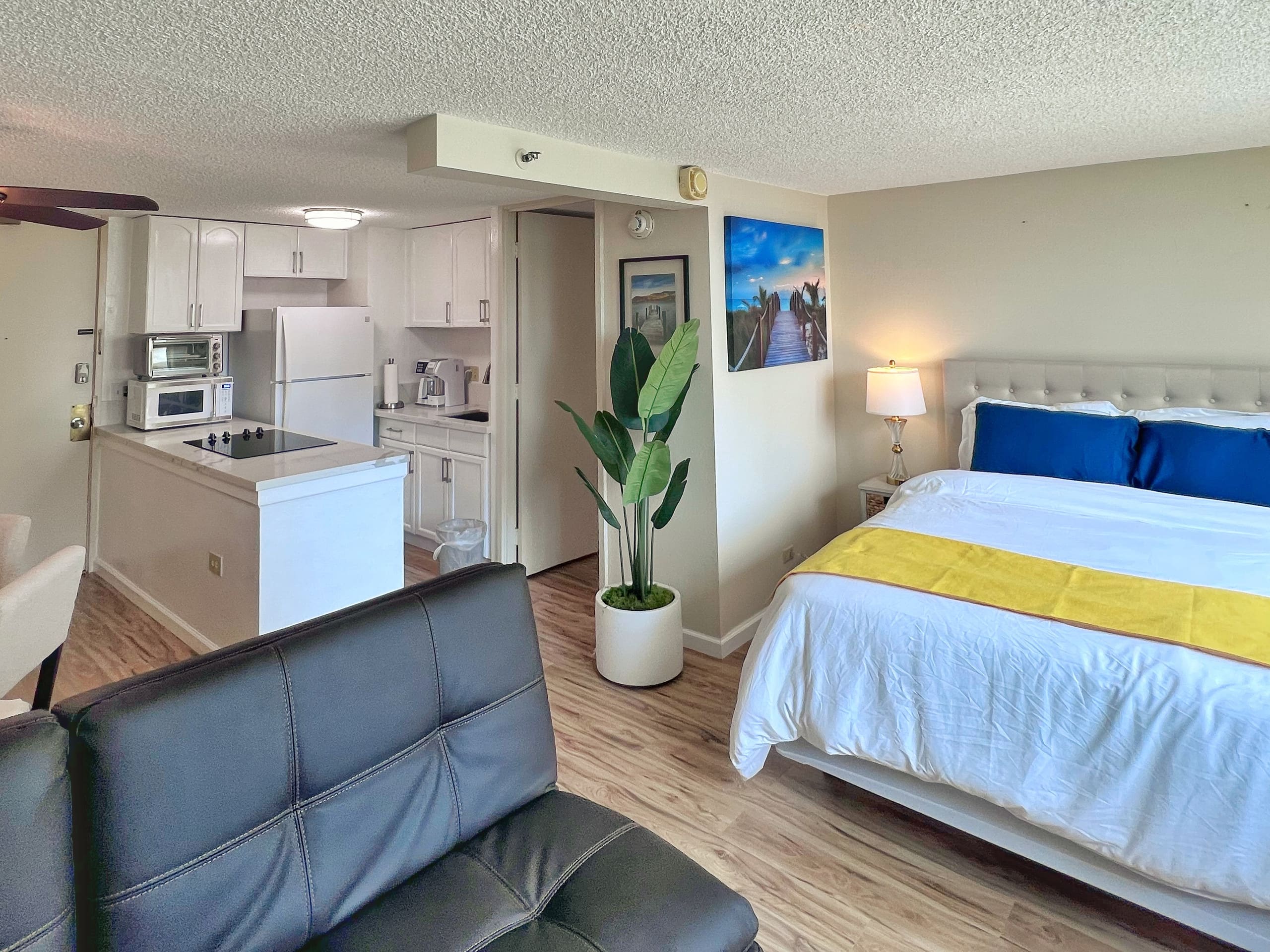 Condo in Honolulu · ★4.78 · 1 bedroom · 3 beds · 1 shared bath - Image 1