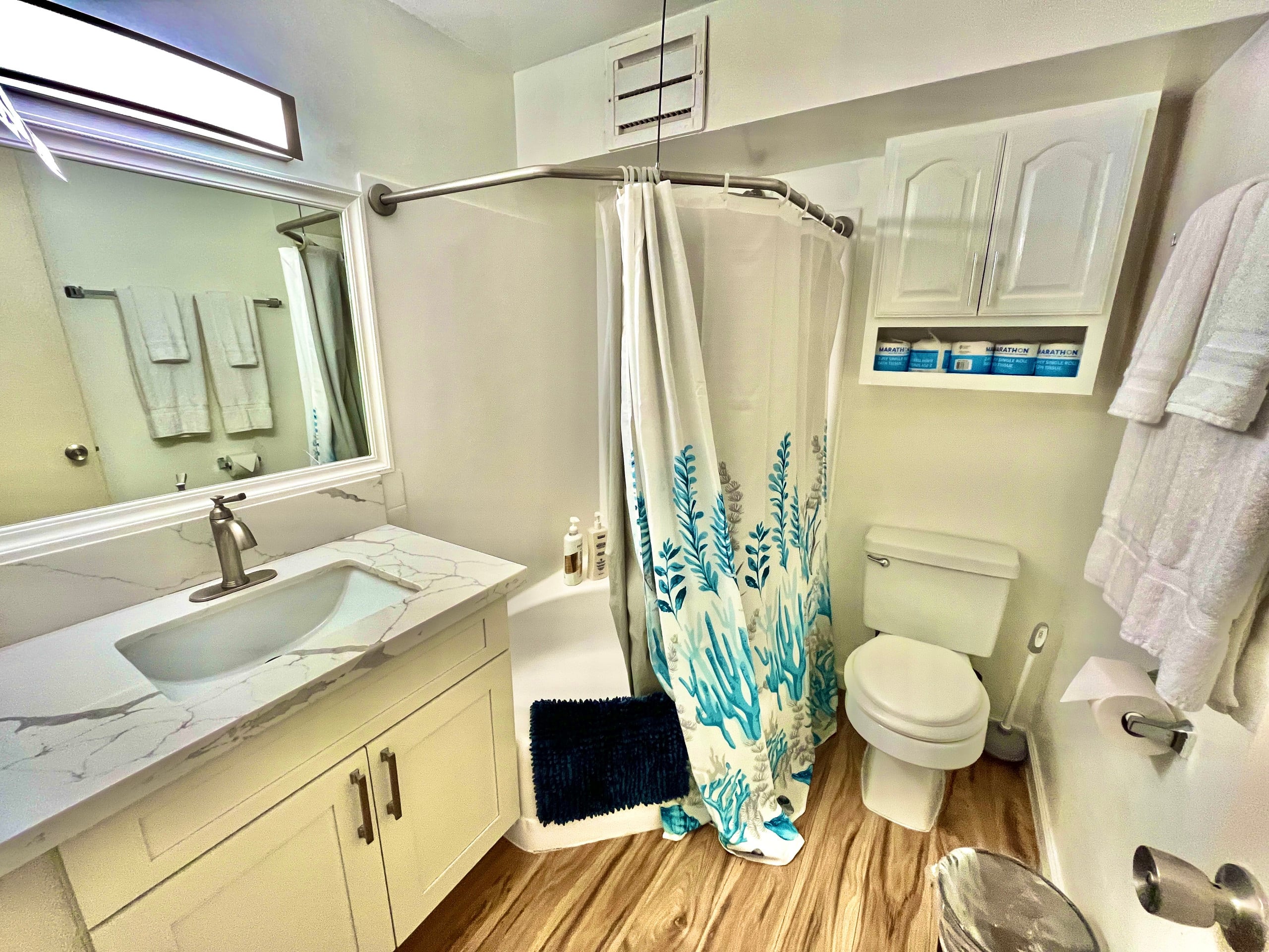 Condo in Honolulu · ★4.78 · 1 bedroom · 3 beds · 1 shared bath - Image 12