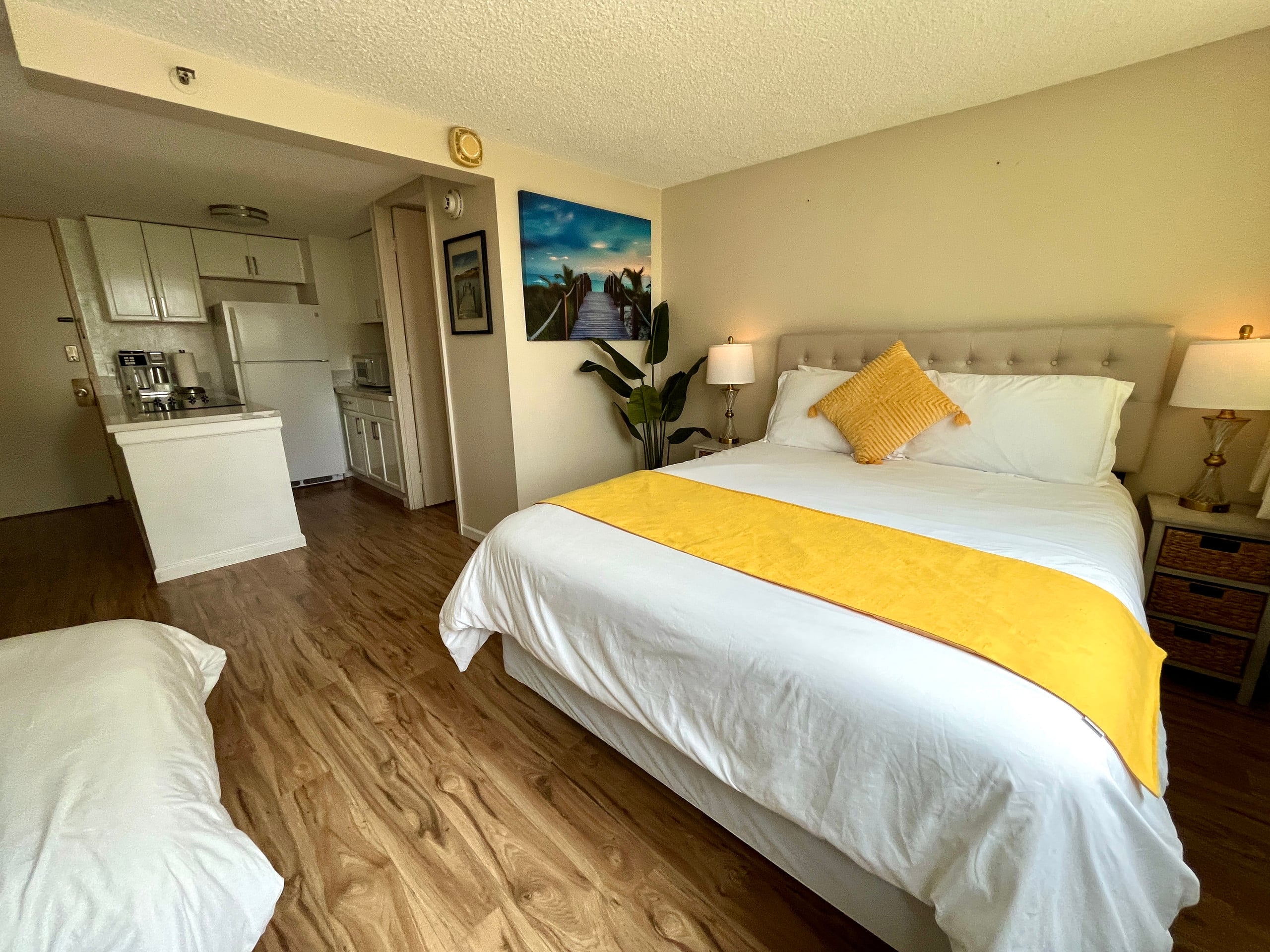 Condo in Honolulu · ★4.78 · 1 bedroom · 3 beds · 1 shared bath - Image 10