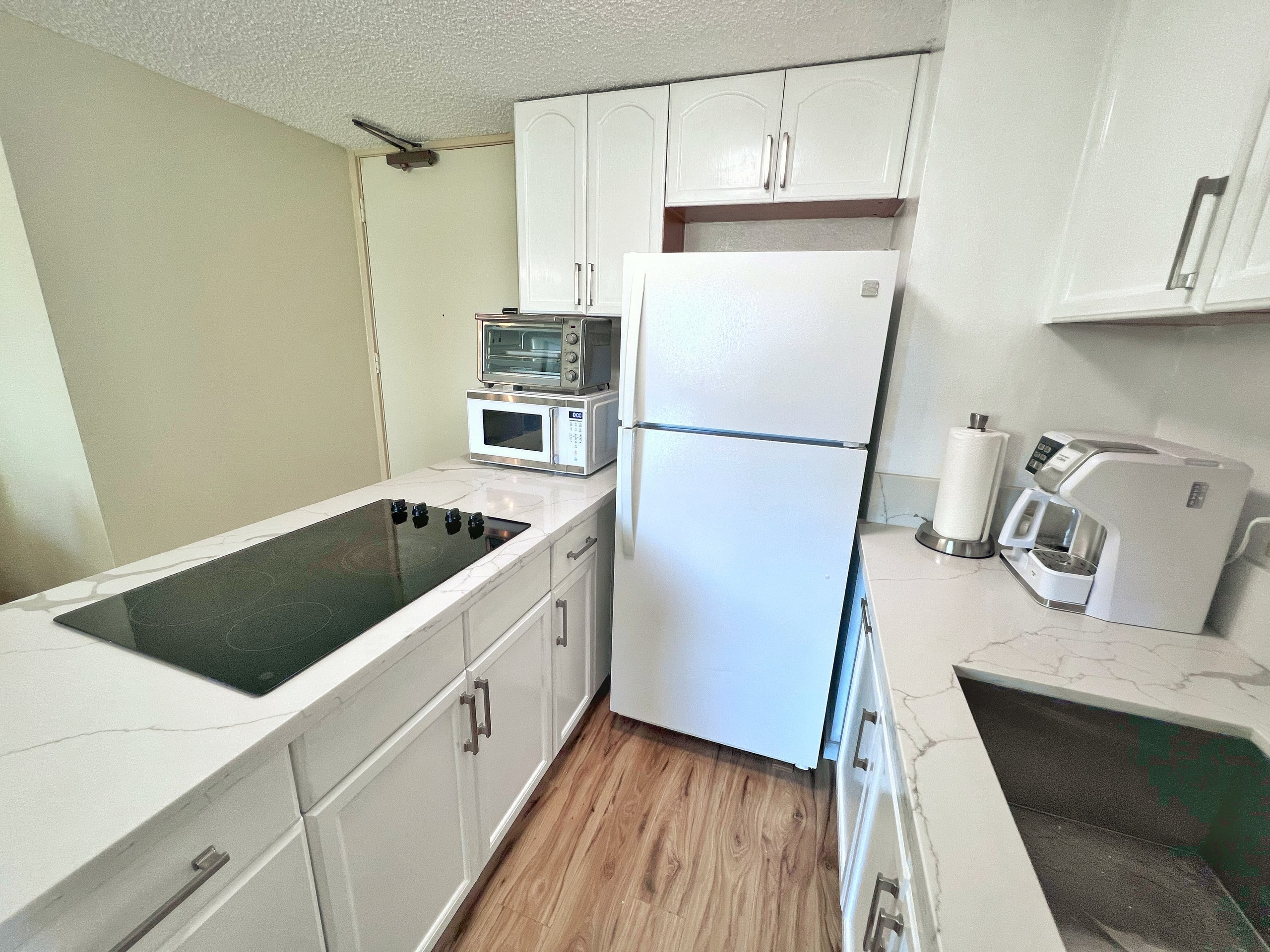Condo in Honolulu · ★4.78 · 1 bedroom · 3 beds · 1 shared bath - Image 6
