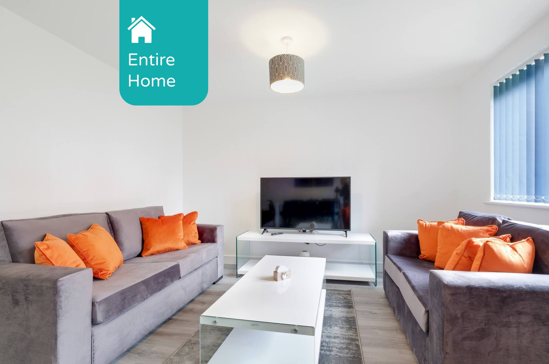 Modern 5 Bedroom 3 Bathroom Serviced House Aylesbury with parking By 360Stays