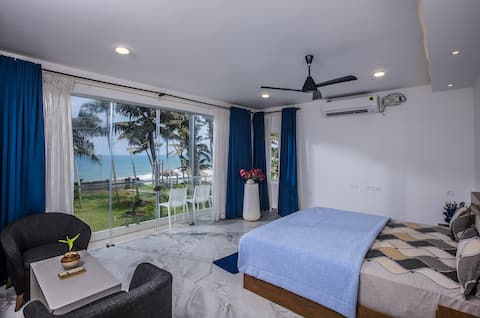 Sea-facing 1 bedroom top floor in villa,varkala