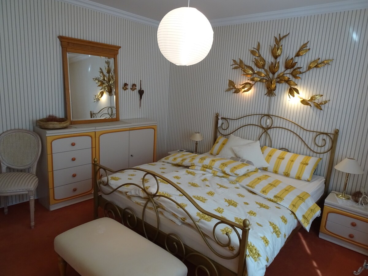 ห้องนอน 1
"ล็อค"