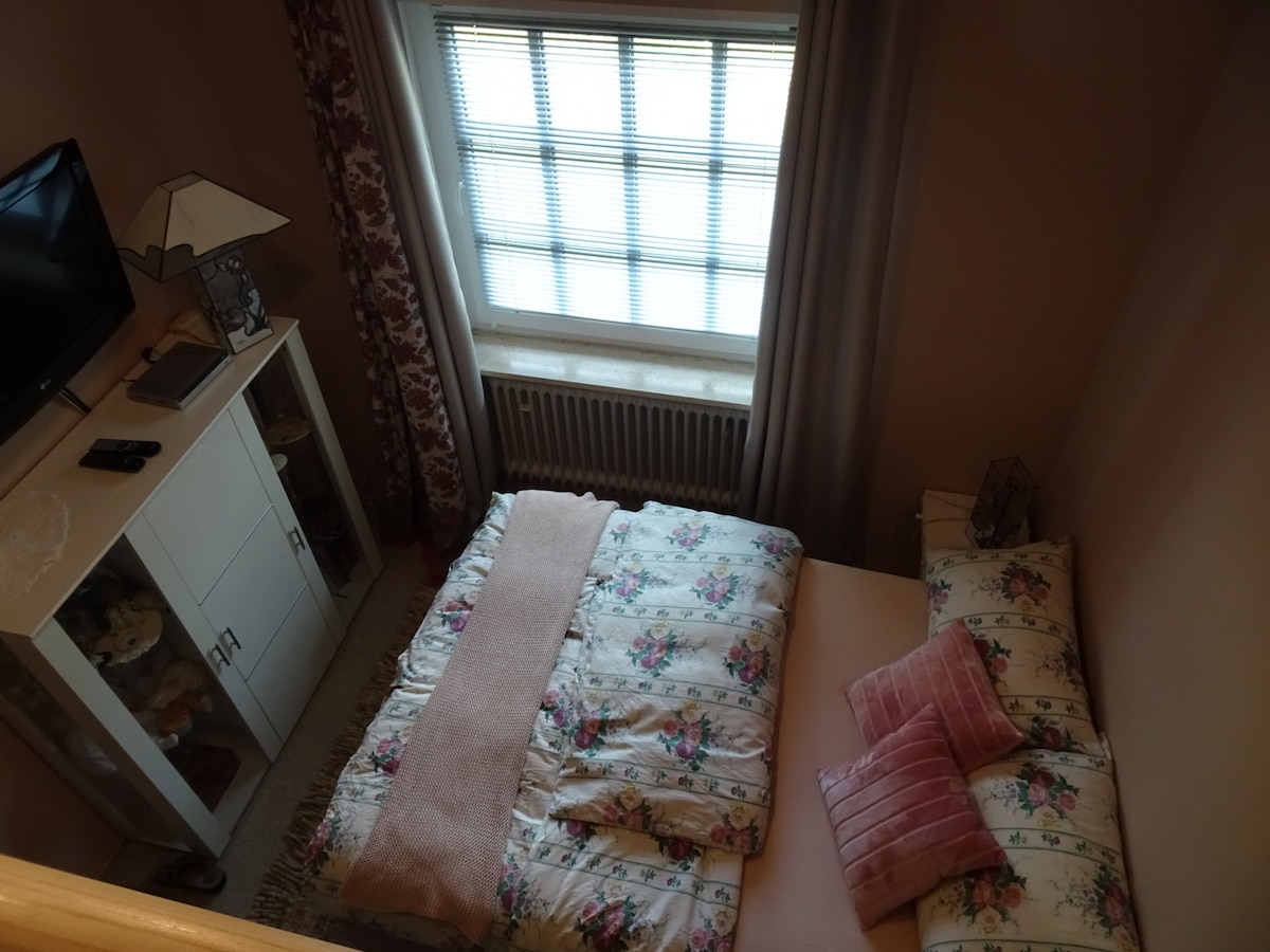 ห้องนอน 2
"สวน"