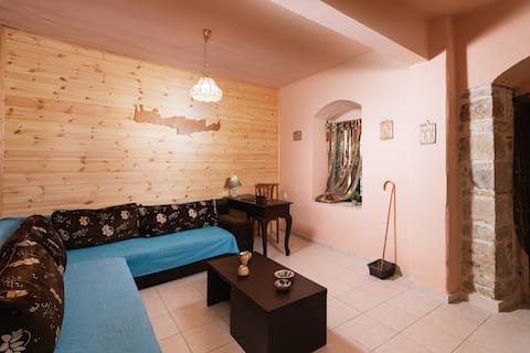 Top performing Airbnb: Viola, traditional home in Δήμος Φαιστού