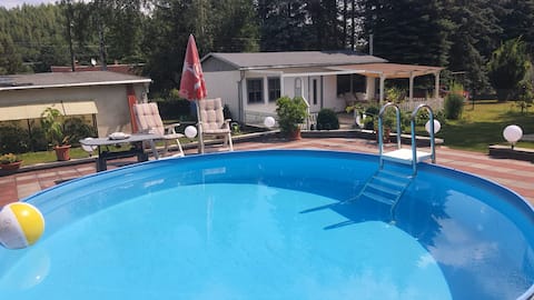 Top Airbnb: Vacation bungalow with pool 4 people. Pets welcome in Zwickau