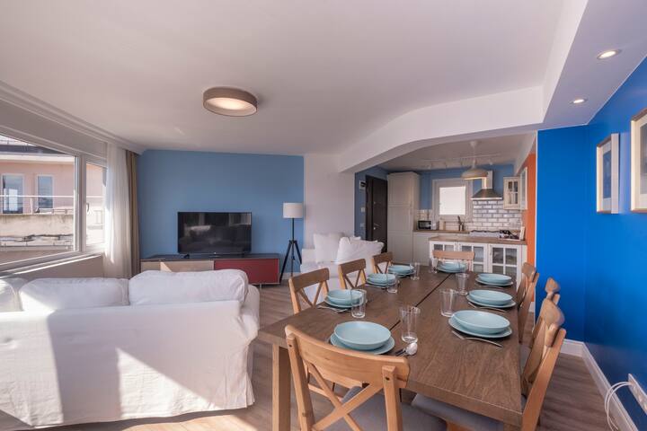 Contemporary Waterfront Apt. with a Stunning View gallery image 5