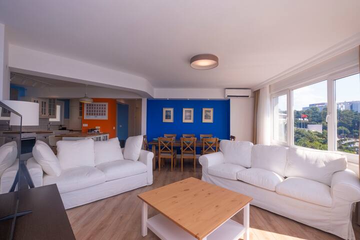 Contemporary Waterfront Apt. with a Stunning View gallery image 4