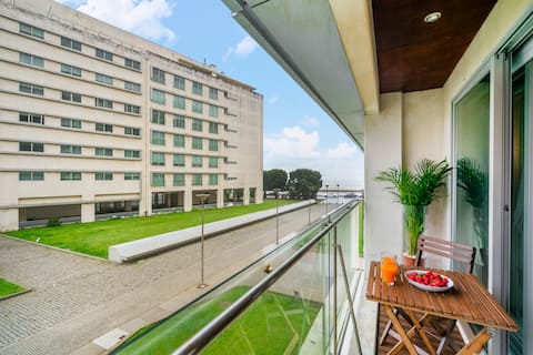 Top performing Airbnb: Ocean Front 2bed Luxury w/ Elevator Parking WI-FI in Matosinhos
