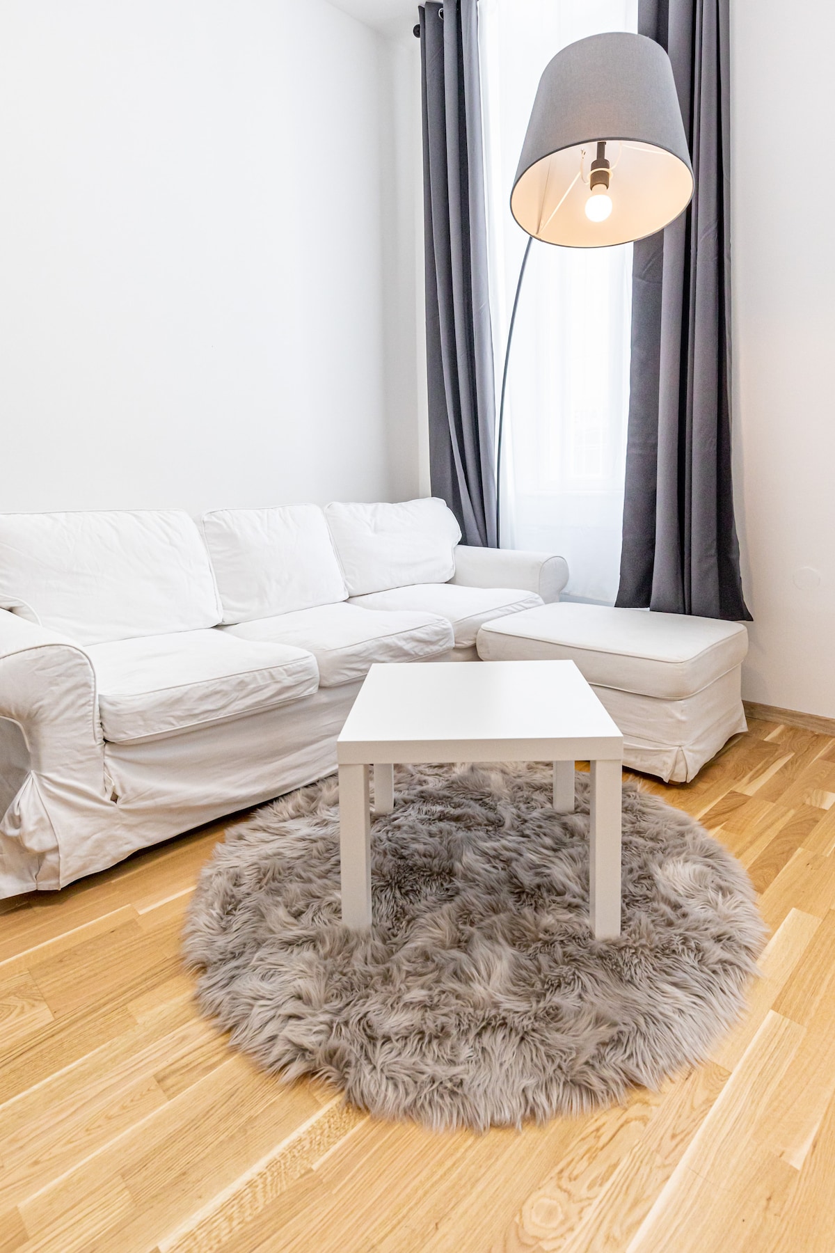 折叠床最多可供2人入住，还有舒适的沙发床…… 