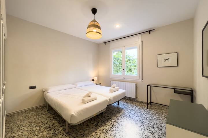 3-bedroom apartment for rent close Sagrada Familia gallery image 3
