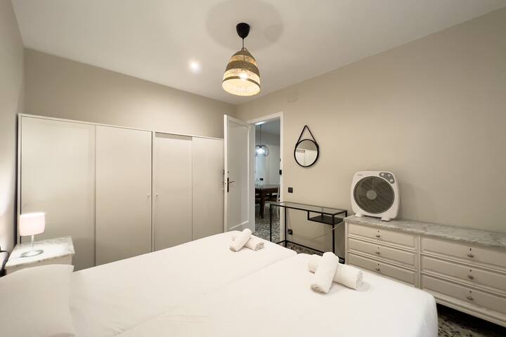 3-bedroom apartment for rent close Sagrada Familia gallery image 5