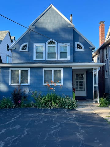 Beach house on Lake Ontario gallery image 2