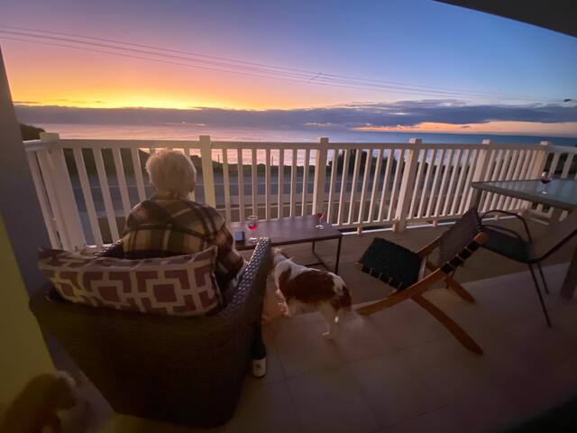 Pet friendly, views, beach, enclosed backyard! gallery image 4