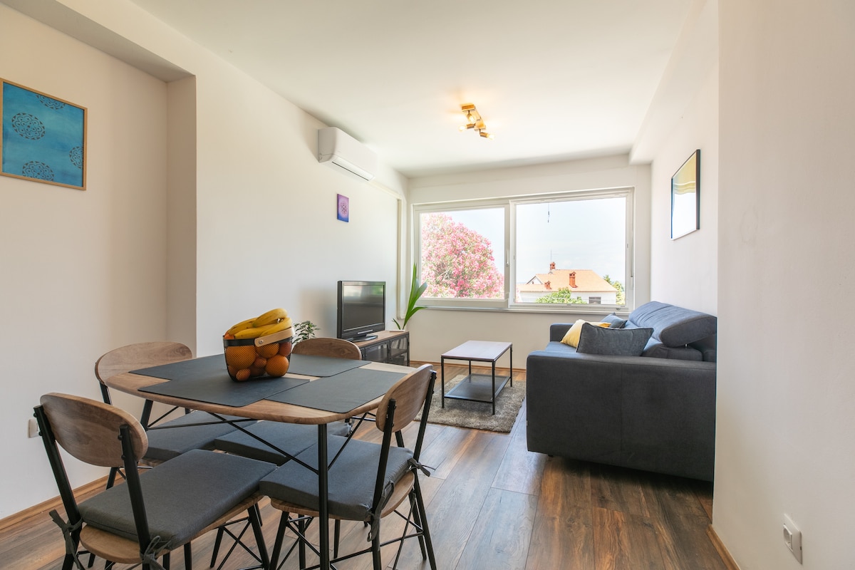 ap2 · Roof terrace with jacuzzi + sea view, beach walk