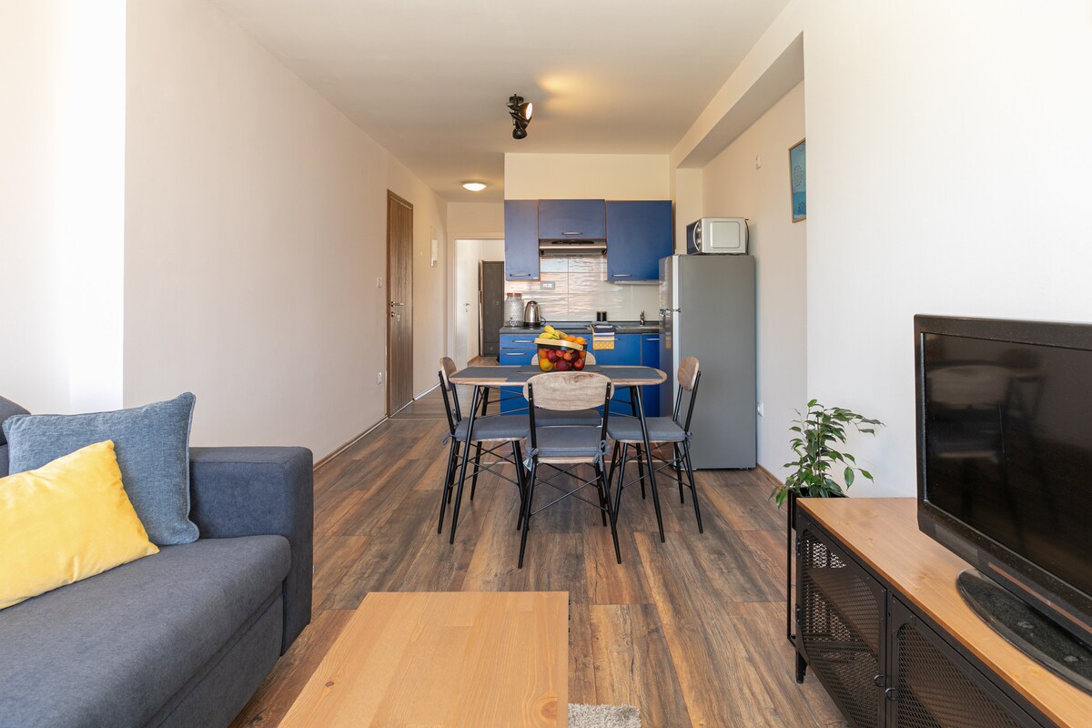 ap2 · Roof terrace with jacuzzi + sea view, beach walk