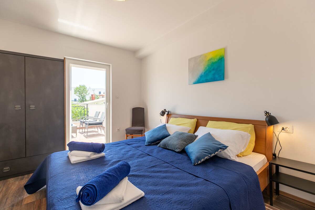 ap2 · Roof terrace with jacuzzi + sea view, beach walk