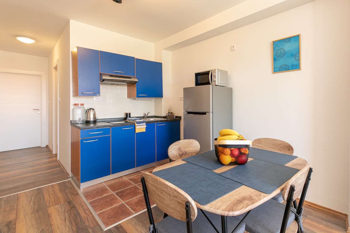 ap2 · Roof terrace with jacuzzi + sea view, beach walk
