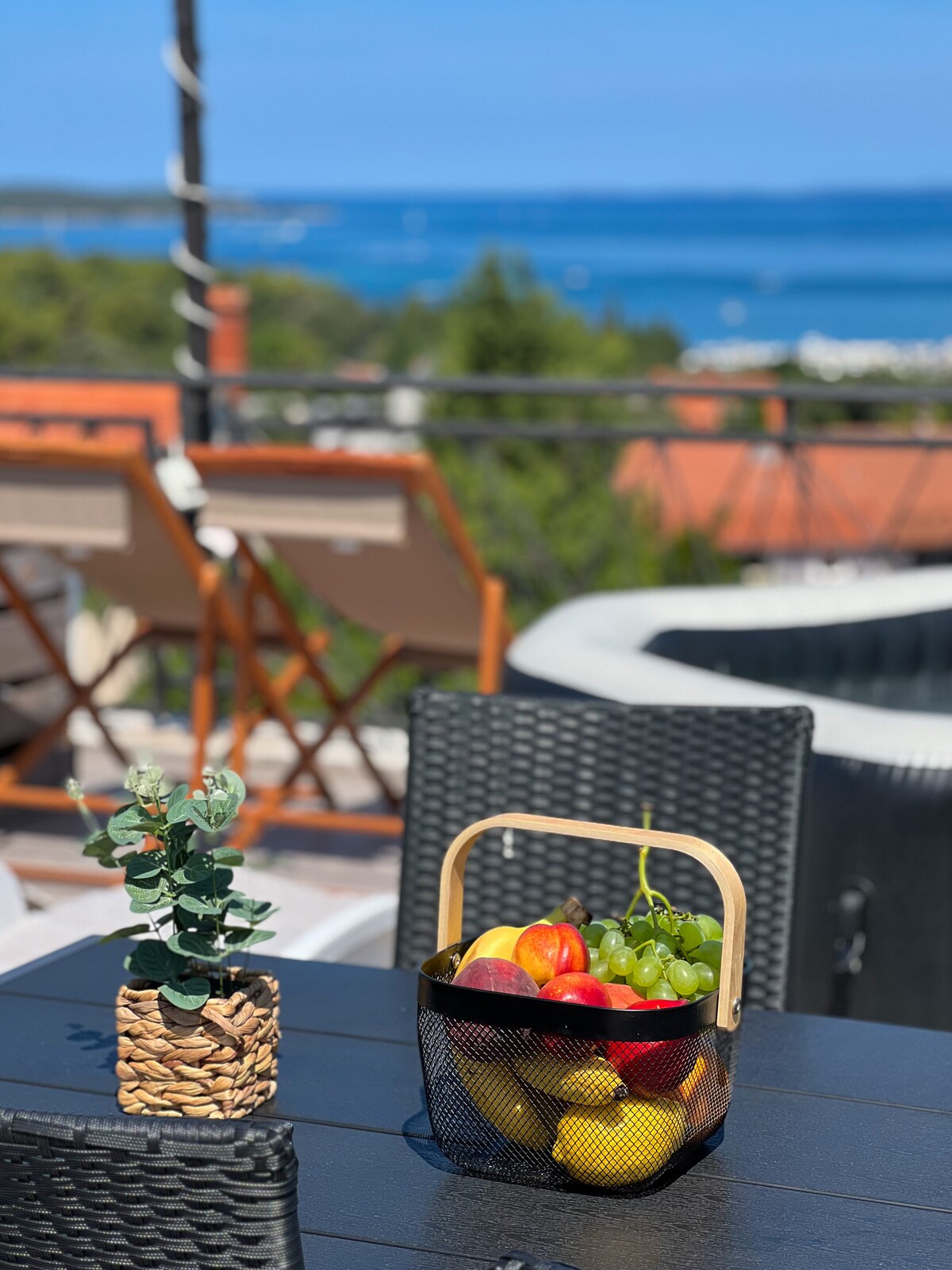ap2 · Roof terrace with jacuzzi + sea view, beach walk