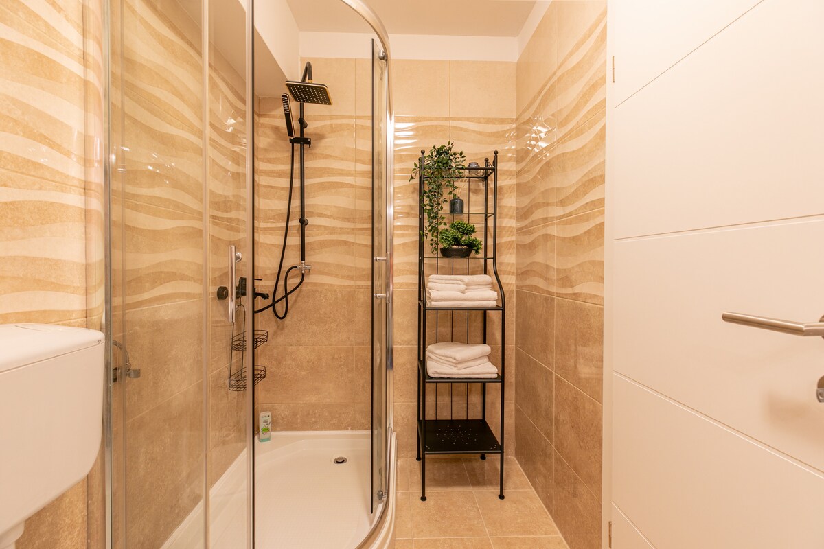 ap2 · Roof terrace with jacuzzi + sea view, beach walk