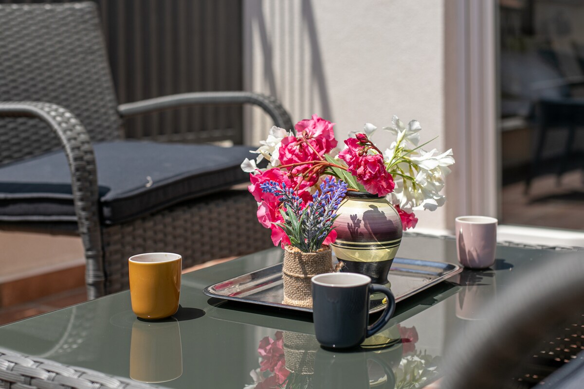 ap2 · Roof terrace with jacuzzi + sea view, beach walk