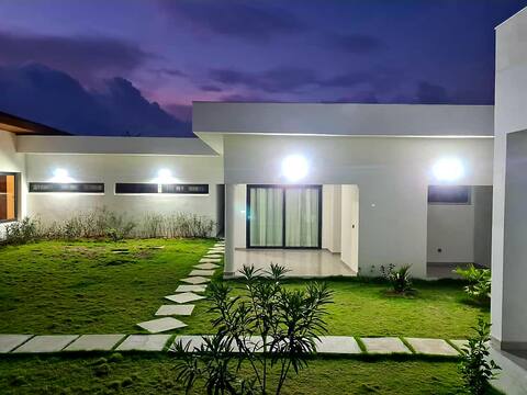 Beautiful furnished villa with pool and services