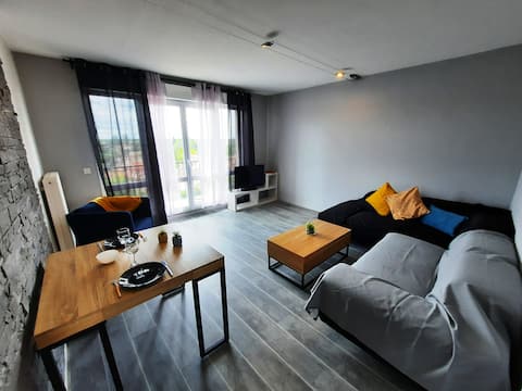 Close to Faculty, tram and motorway, apartment with balcony