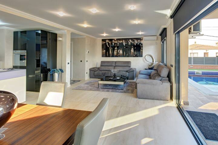 VILLA RIOJA with pool, Only Familys gallery image 5