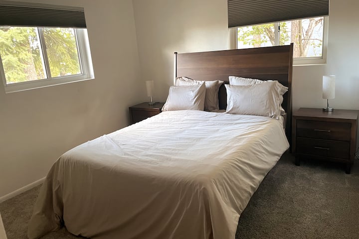 Menšia manželská posteľ