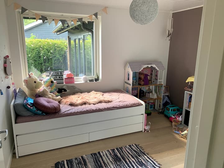 Habitación infantil con cama extraíble para 2 personas. ( 2x 90x200 cm)