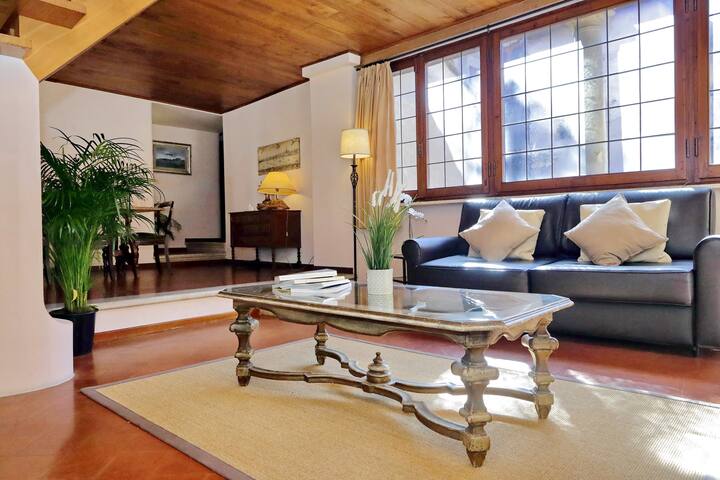 Elegant apartment in the heart of Rome gallery image 2