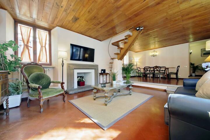 Elegant apartment in the heart of Rome gallery image 3