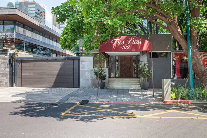 Boutique & Super Fancy Aptment. Best Location Ever gallery image 4