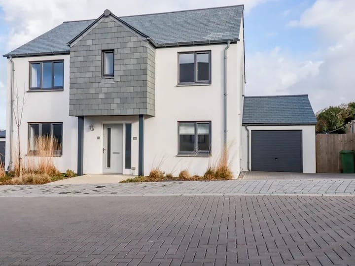 Beautiful home situated in Crantock Village Houses for Rent in