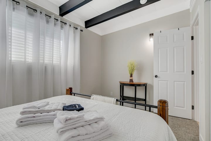 ห้องนอน #3 เตียงควีนไซส์