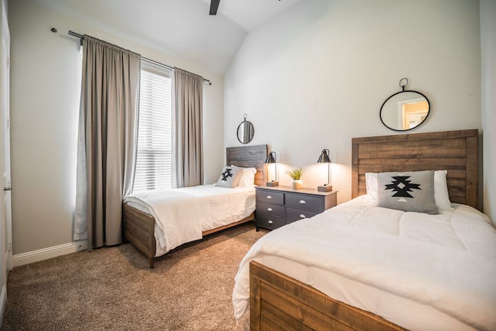 Bedroom with Two Twin Beds