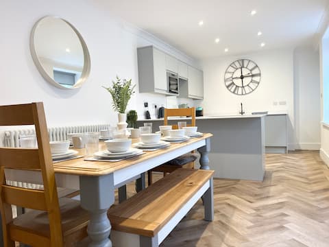Generous 5 bed House~Penzance close to station