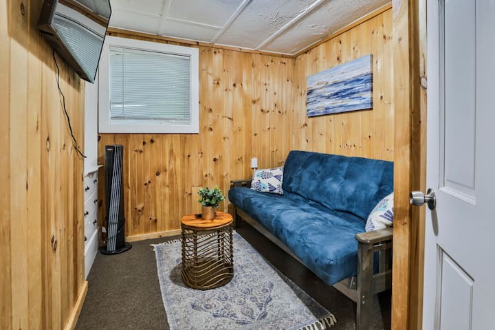 Lovely Cozy Cottage In Laconia - Laconia, NH