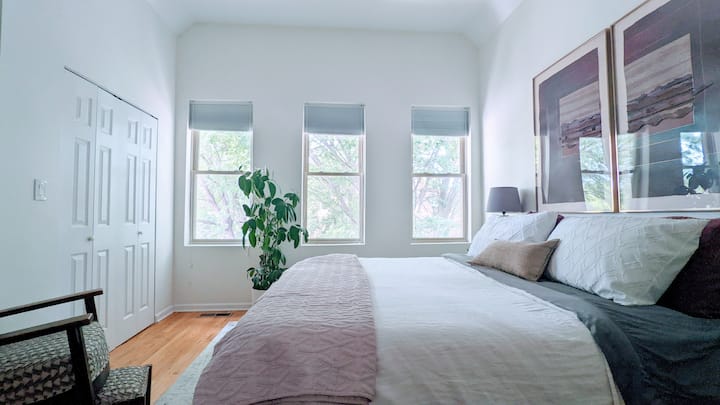 Основна спалня, суперголямо двойно легло