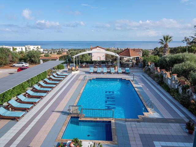 SeaView large family apt 3bedroom 3 bath for 8-10