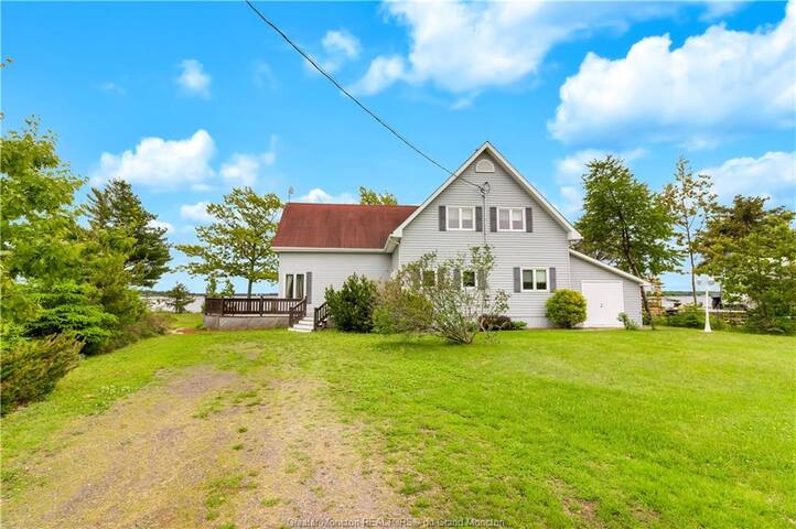 Family cottage on the beach gallery image 2