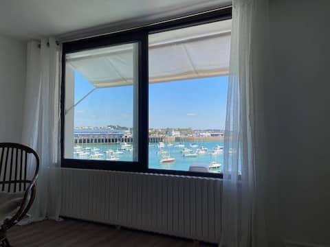 Port Side – Stunning Views of the Fishing Port –